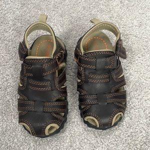Toddler Boys Brown Sandals Size 7 from Carter's